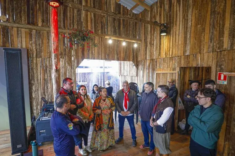 Prefeito Sebastião Melo e comitiva vistoriam piquetes do Acampamento Farroupilha 2026 no Parque Harmonia, em Porto Alegre.